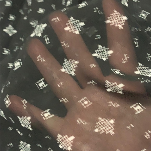 EUC sheet black patterned sleeveless blouse - Picture 4 of 6